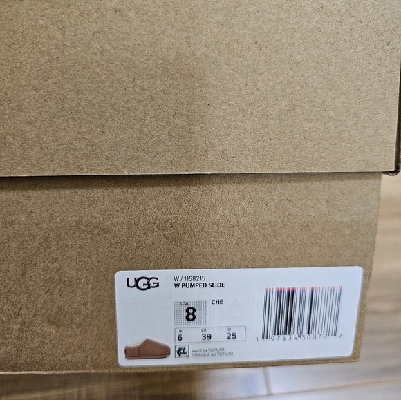 UGG Pumped Slide Clogs - Picture 12 of 12